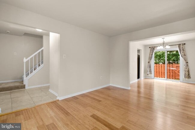 Building Photo - 13 Dinsdale Ct