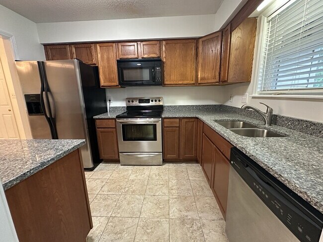 Foto del edificio - 409 Maplehurst Dr