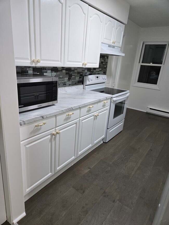 Foto del edificio - 77 Juniper Rd