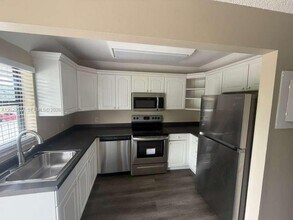 Building Photo - 617 Ixoria Ave