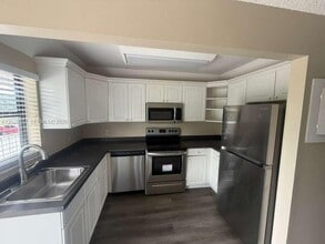 Building Photo - 617 Ixoria Ave