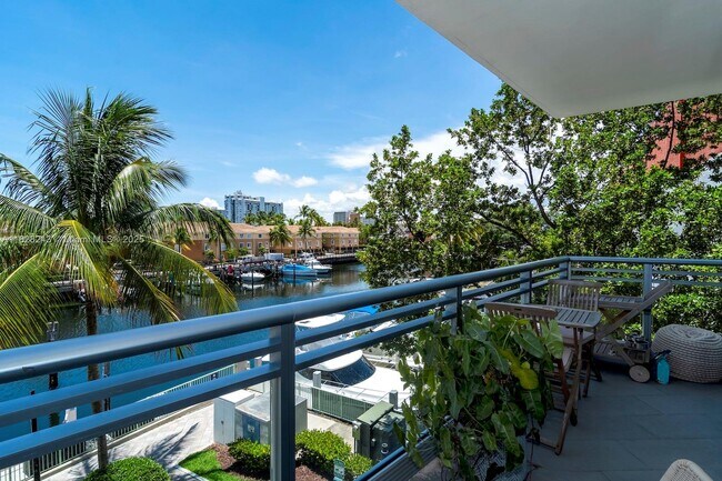 Foto del edificio - 2950 NE 188th St