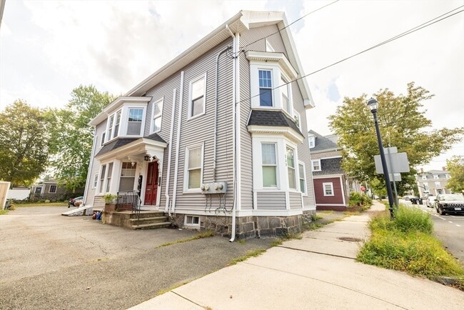 Building Photo - 137 North St