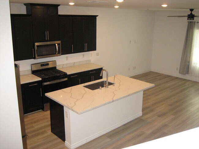 Foto del edificio - West Summerlin Townhouse - 1833-SqFt. - 3-...