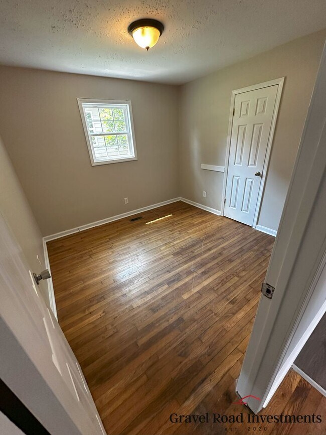 Building Photo - 3 Bedroom 1 Bath Home