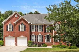 Building Photo - 6658 Point of Woods Dr