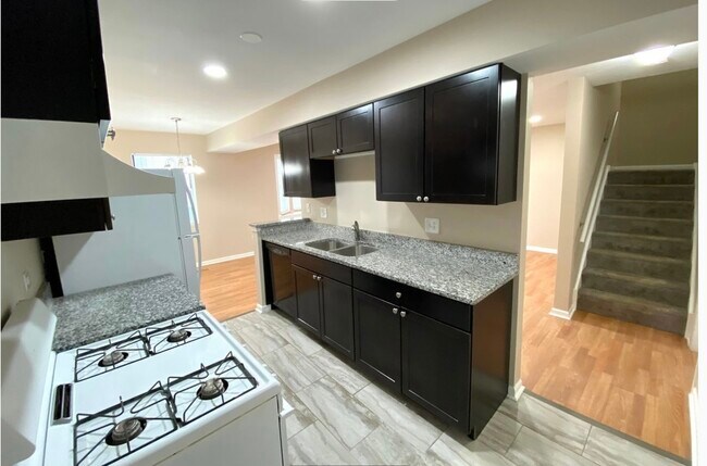 Building Photo - 620 N Lake Shore Dr