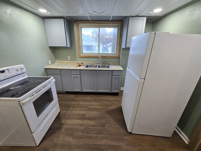 Building Photo - 419 30th St