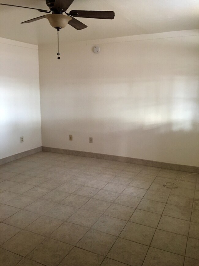 Foto del edificio - 1701 E 13th St