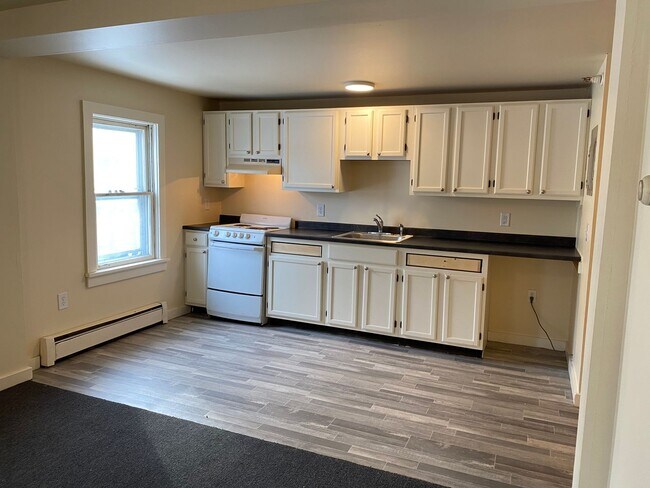 Foto del edificio - 1 Bedroom Apartment on the Vibrant Winooski Circle Available NOW!