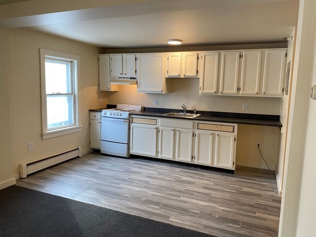 Building Photo - 1 Bedroom Apartment on the Vibrant Winooski Circle Available NOW!