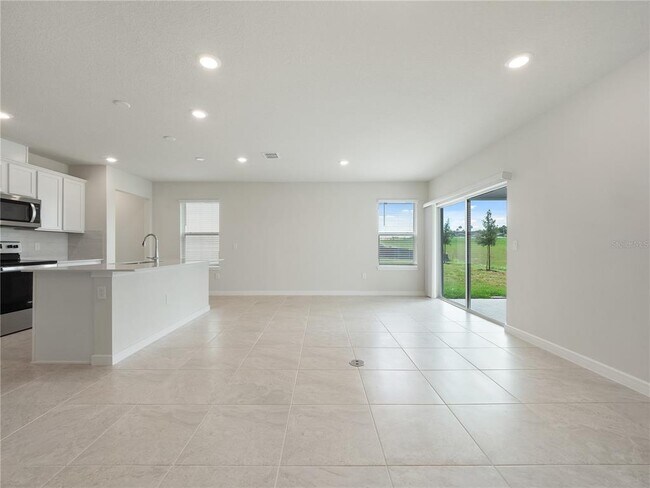 Foto del edificio - 2214 Lovely Ln