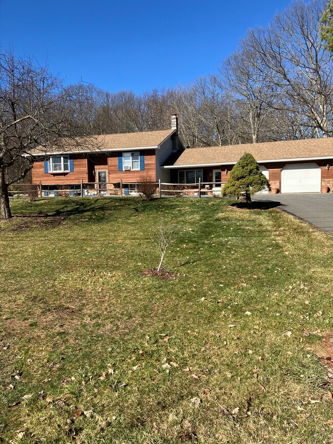 Foto del edificio - 43 Shasta Dr