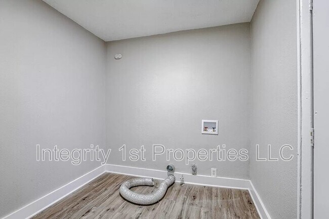 Building Photo - 2402 E 69th Terrace