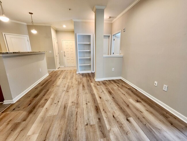 Building Photo - Two bedroom condo at 254 Seven Farms - Dan...