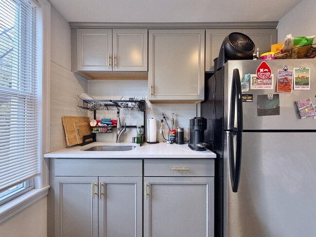 Building Photo - 331 4th St