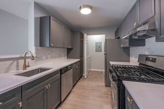 Building Photo - 100 Avalon Haven Dr