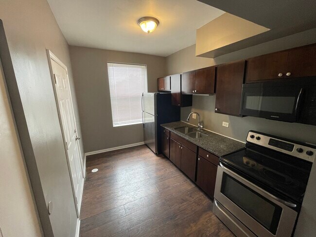 Building Photo - 1854 South Central Park Avenue, Unit 1852 ...