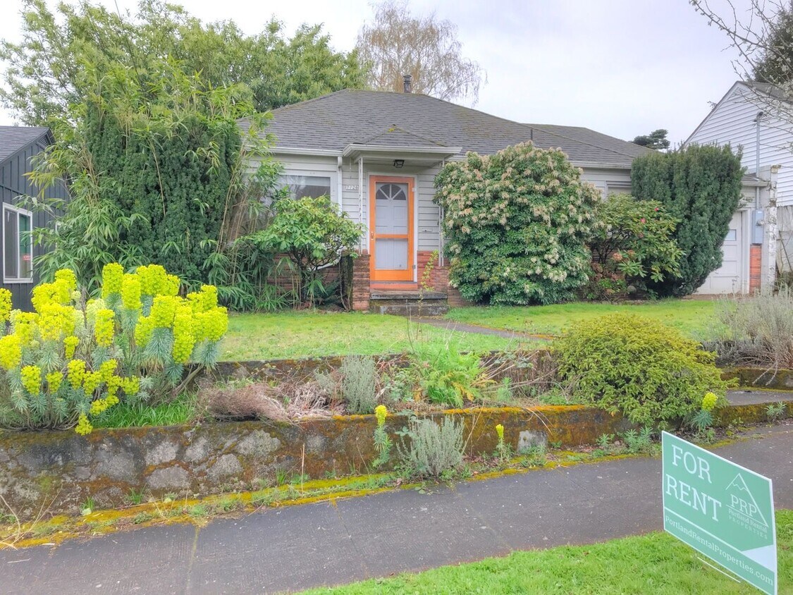 Primary Photo - Mt. Tabor Adorable Bungalow on Quiet Stree...