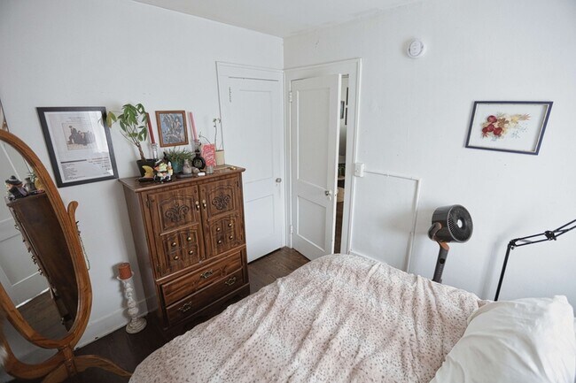 Foto del edificio - 826 Pennoyer Ave