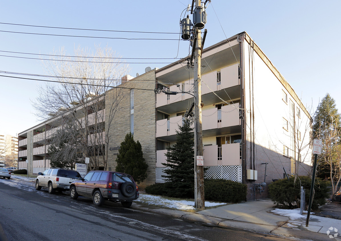 Foto del edificio - Camelot Apartments