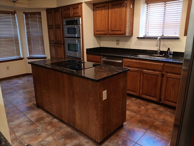 Foto del edificio - 3 Bedroom, 2 Bathroom Home! Schedule a Showing!