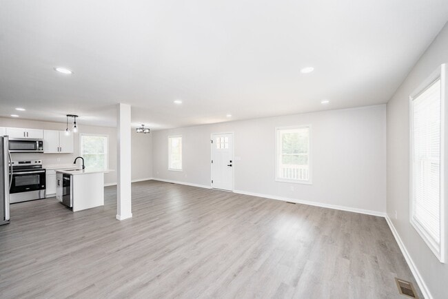 Building Photo - 1008 8th St