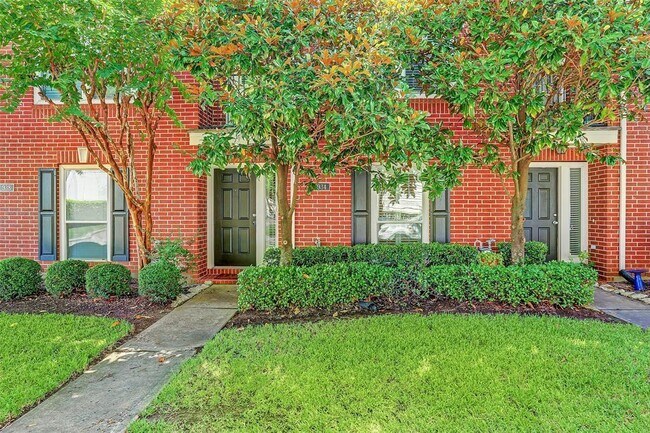 Building Photo - 934 E Heights Hollow Ln