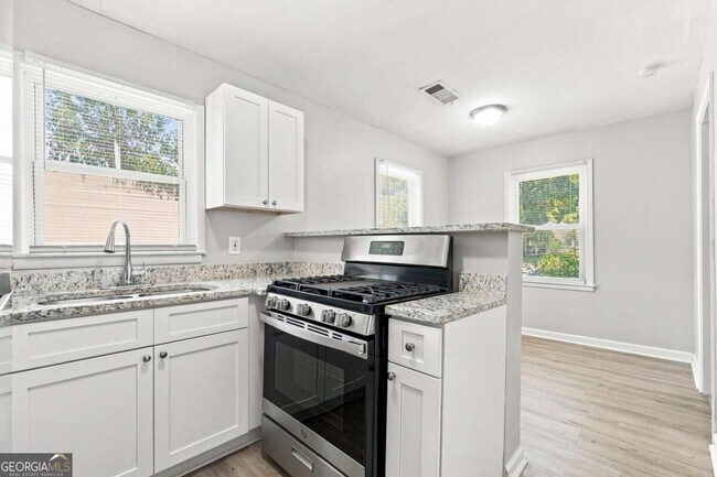 Building Photo - 2123 Blayton Ln SE