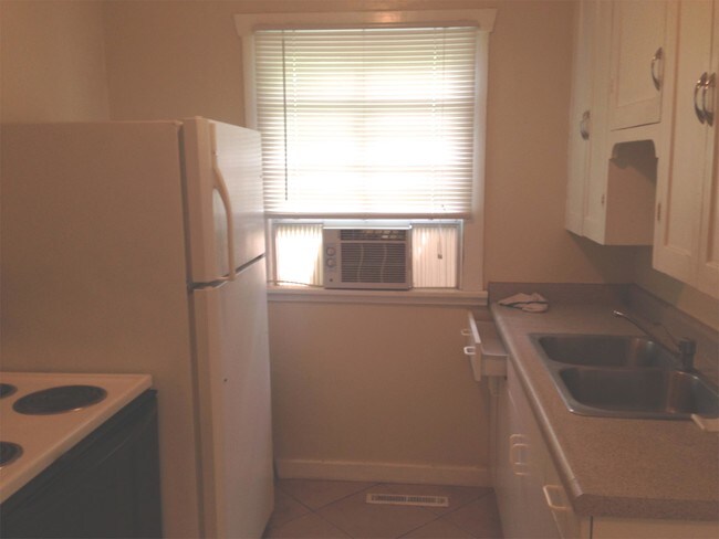 Building Photo - 3204-3208 S 540 E