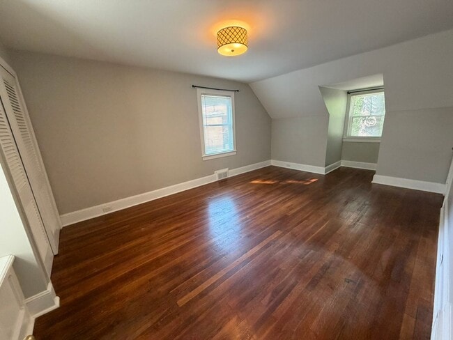 Building Photo - 208 Woodland Dr