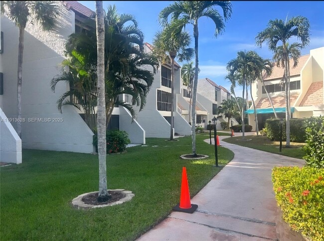 Foto del edificio - 303 Racquet Club Rd