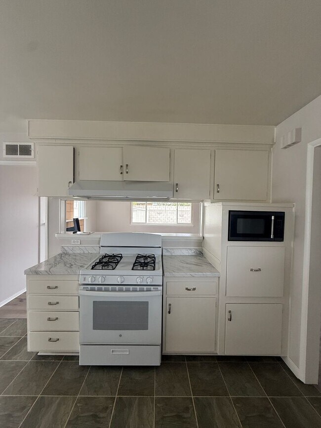 Foto del edificio - Single Story Home in Tanglewood with Easy ...