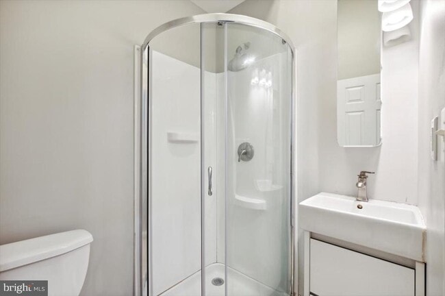 Building Photo - 528 S 13th St