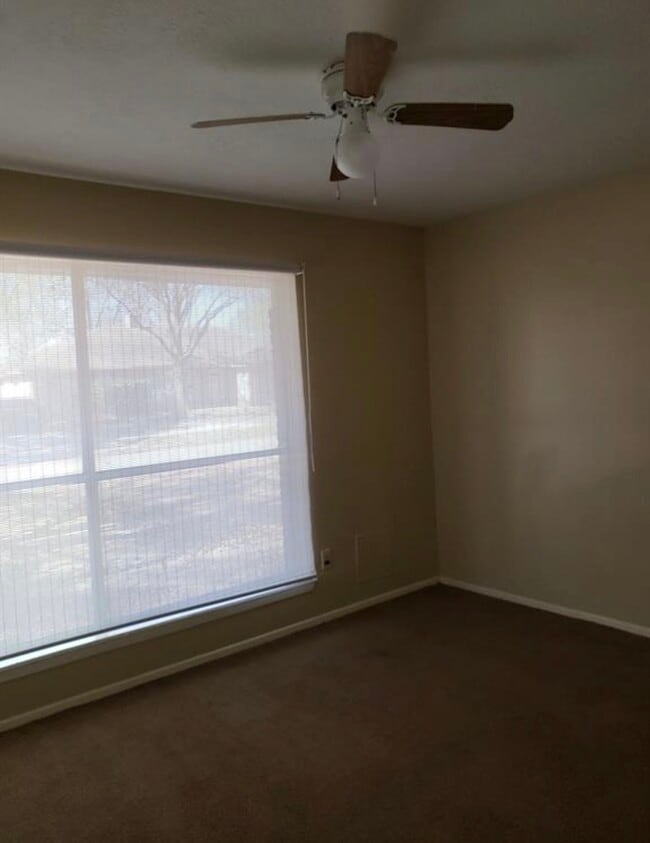 Building Photo - 2426 Spring Dusk Dr