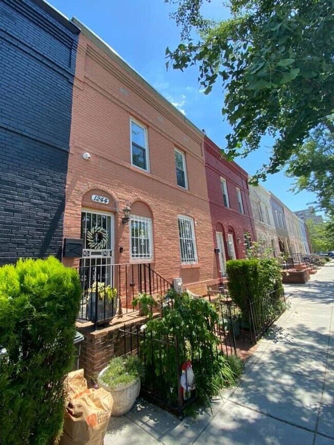 Lovely 3 Bedroom Townhouse in Southwest Wa... - Lovely 3 Bedroom Townhouse in Southwest Wa...