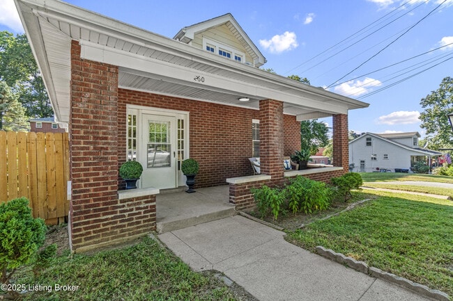 Building Photo - 260 Thompson Ave