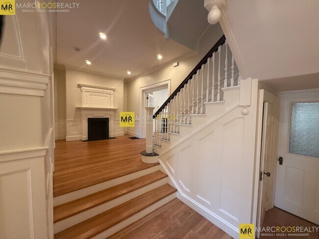 Foto del edificio - 1726 Beacon St