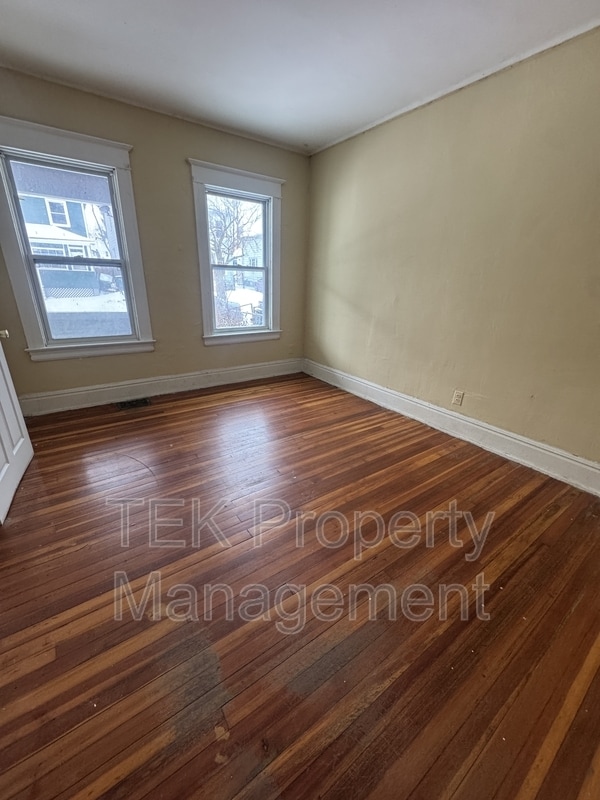 Foto del edificio - 100-102 Weyl Street