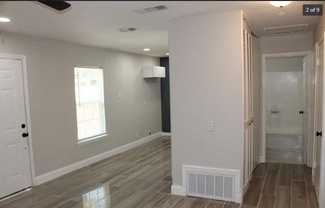 Building Photo - Beautifully renovated home