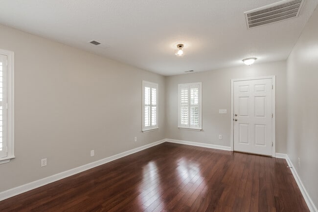 Building Photo - 525 Danfield Dr