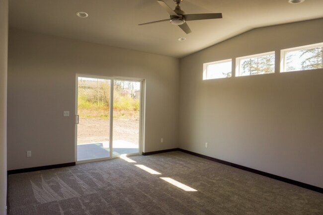 Building Photo - 958 W Walker Ave