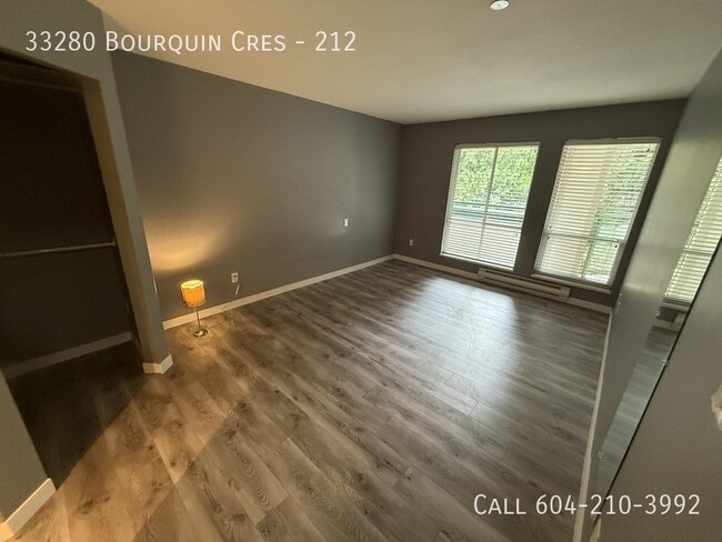 Building Photo - Spacious Abbotsford Condo