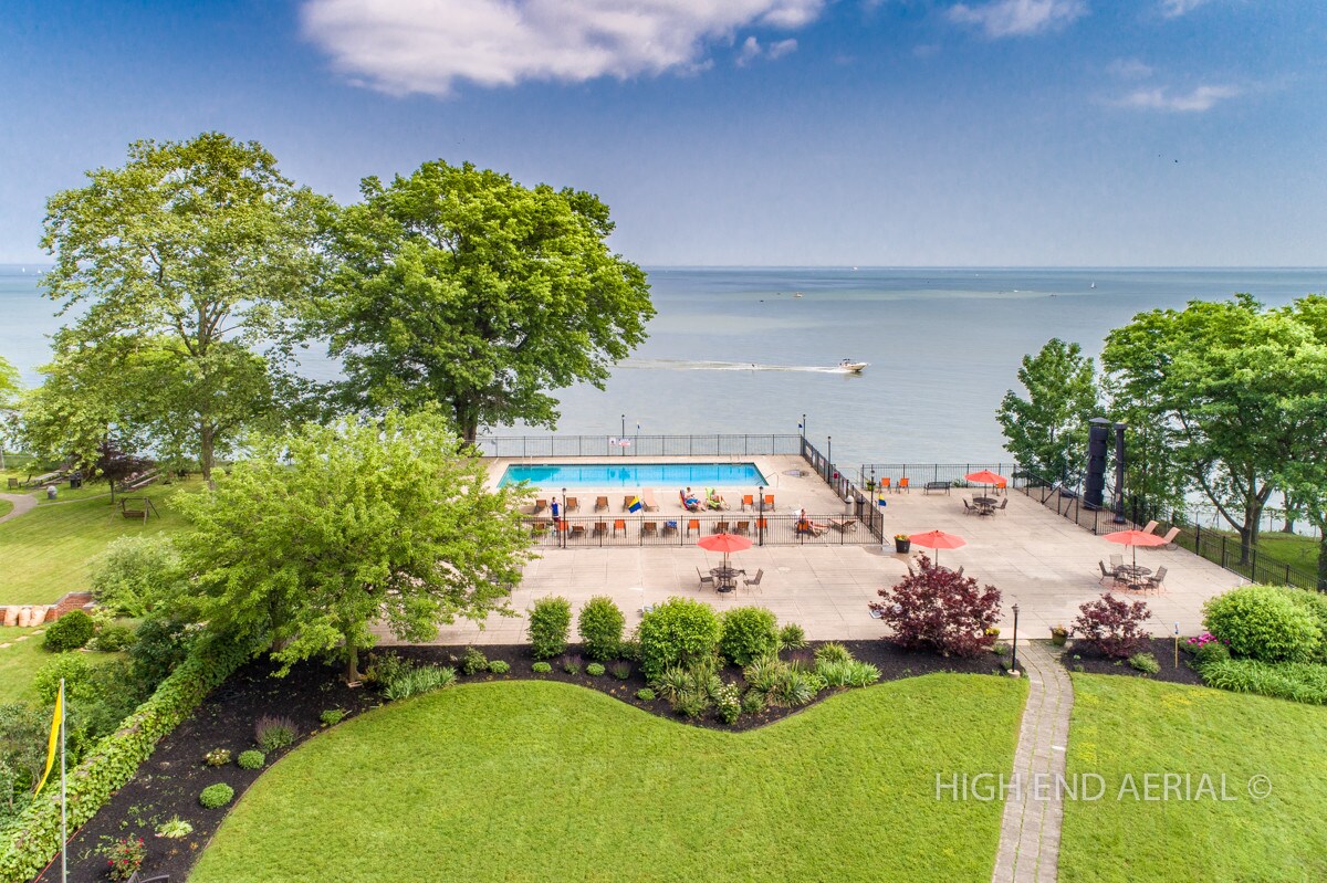 Shoreham Apartments Lakewood, OH