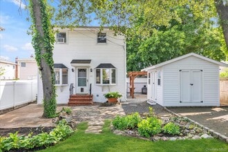 Building Photo - 13 7th St