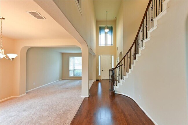 Building Photo - 100 Lake Mineral Wells Dr