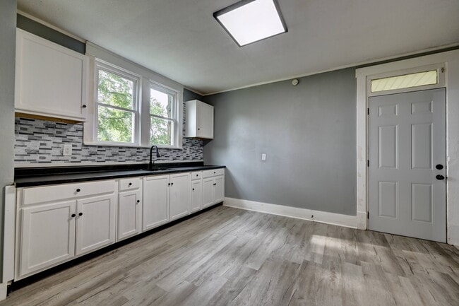 Building Photo - 1508 18th St NE