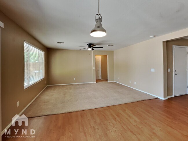 Building Photo - 4732 W Dill Ave