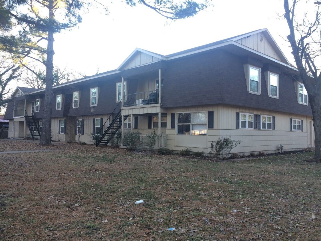 Primary Photo - 1641 Oakland Ave
