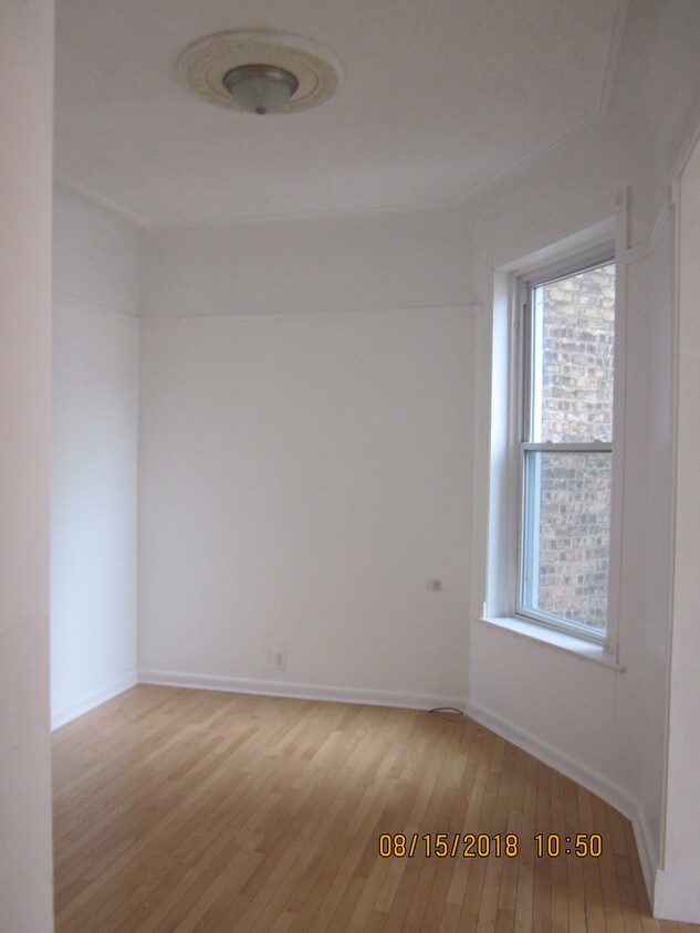Family Room - 3843 W Lexington St